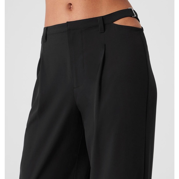 Alo yoga mid-rise showdown trouser in black - Picture 2 of 7